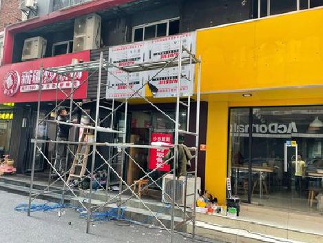 大余制作广告招牌如何避免它发黄？